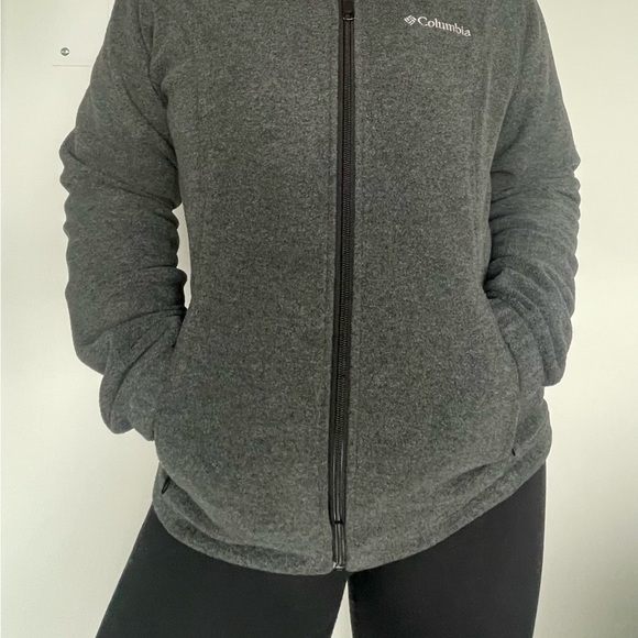 Soft warm Columbia fleece zip up - Picture 2 of 10
